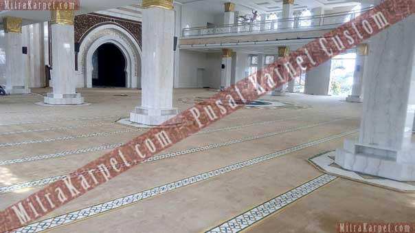 Karpet Masjid Al–Fattah Tasikmalaya Terpasang Baikt